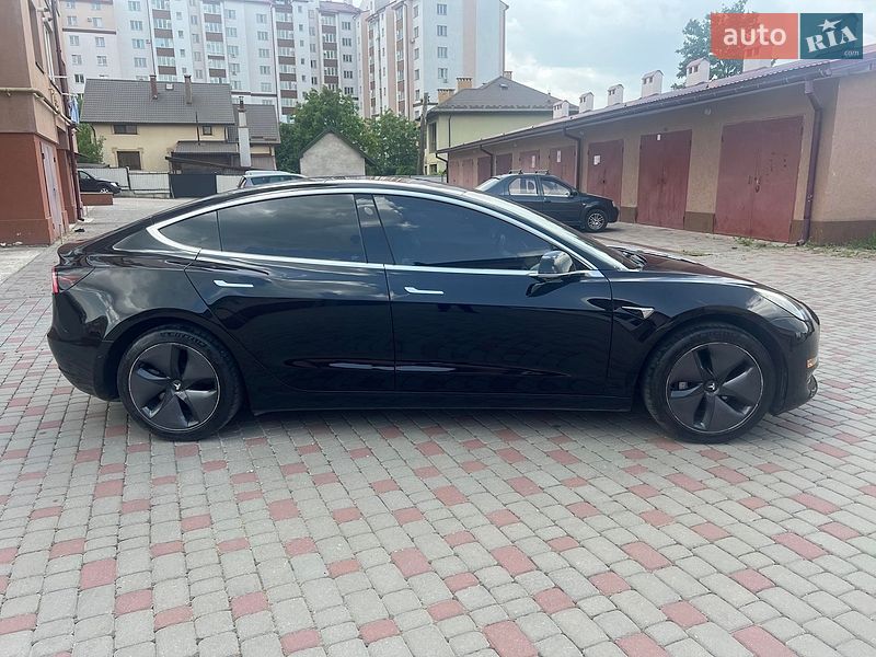 Седан Tesla Model 3 2018 в Івано-Франківську