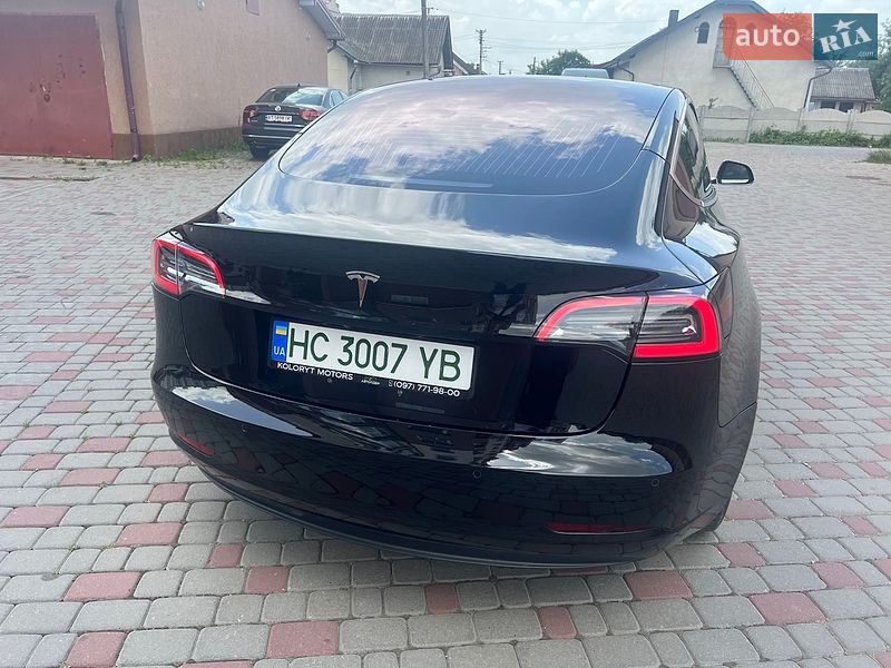 Седан Tesla Model 3 2018 в Івано-Франківську