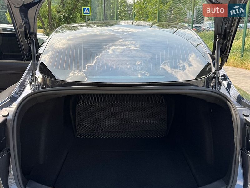 Седан Tesla Model 3 2020 в Жовкве