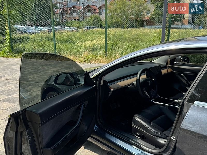 Седан Tesla Model 3 2020 в Жовкве