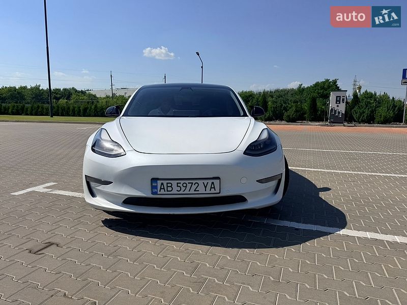 Седан Tesla Model 3 2020 в Виннице