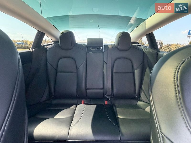 Седан Tesla Model 3 2020 в Виннице
