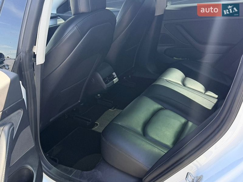 Седан Tesla Model 3 2020 в Виннице