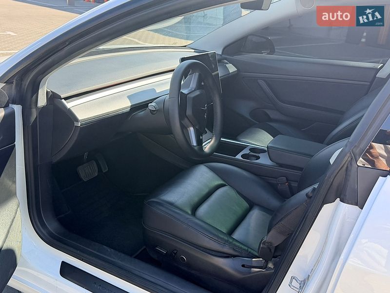 Седан Tesla Model 3 2020 в Виннице