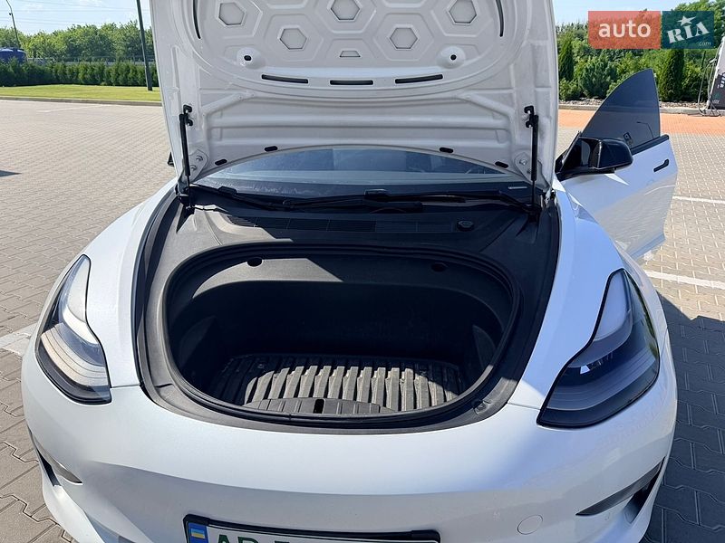 Седан Tesla Model 3 2020 в Виннице