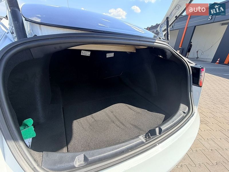Седан Tesla Model 3 2020 в Виннице
