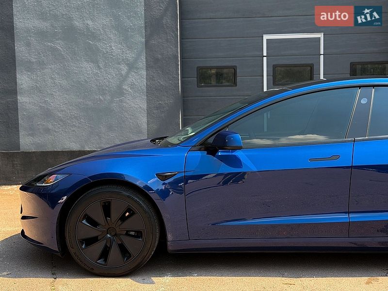 Седан Tesla Model 3 2024 в Киеве