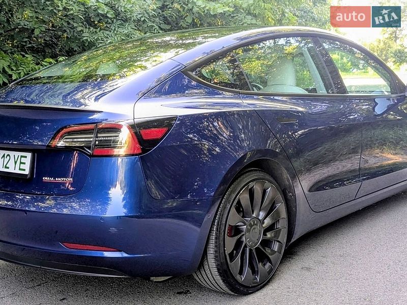 Седан Tesla Model 3 2021 в Киеве