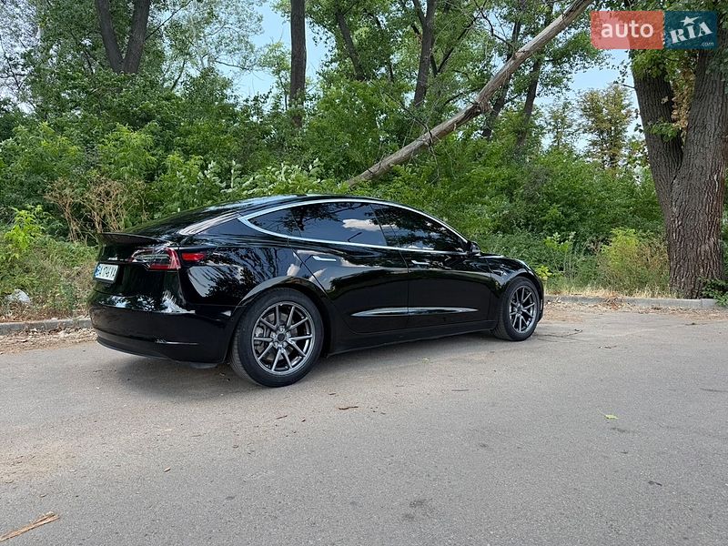 Седан Tesla Model 3 2020 в Кропивницком