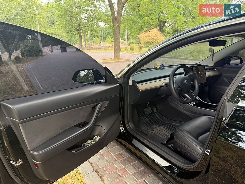 Седан Tesla Model 3 2020 в Кропивницком