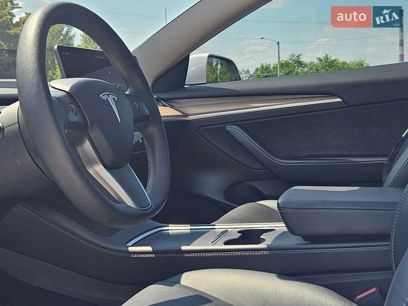 Седан Tesla Model 3 2023 в Харкові