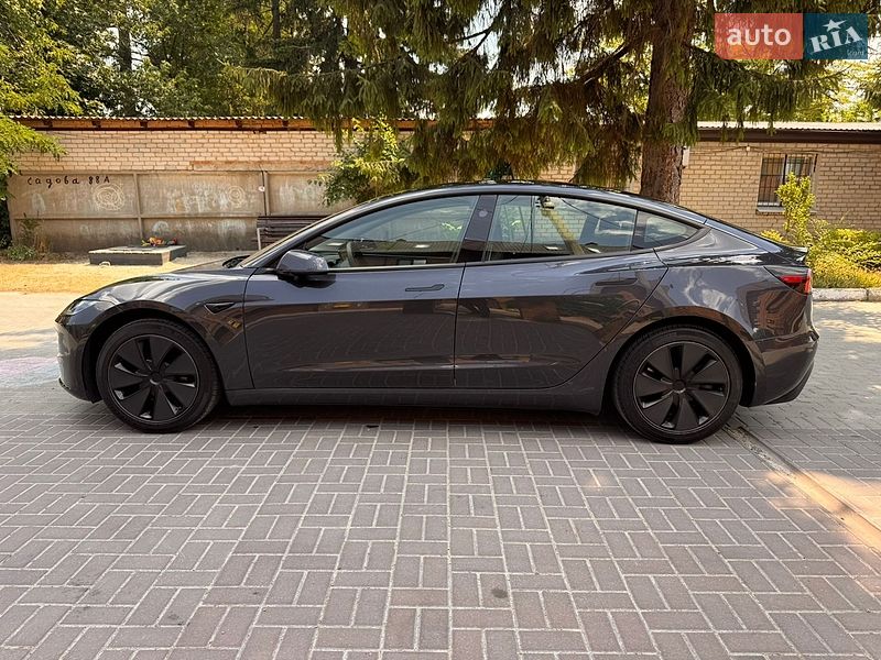 Седан Tesla Model 3 2024 в Кропивницком