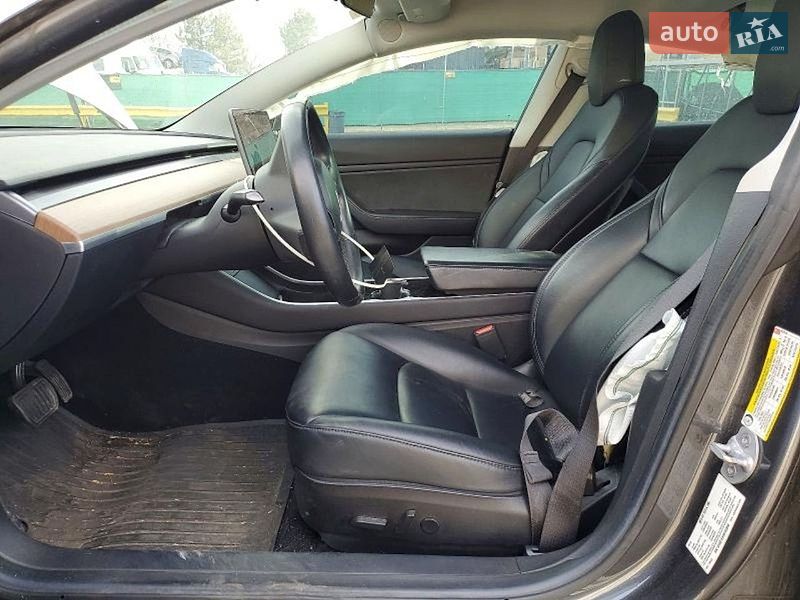 Седан Tesla Model 3 2019 в Ровно