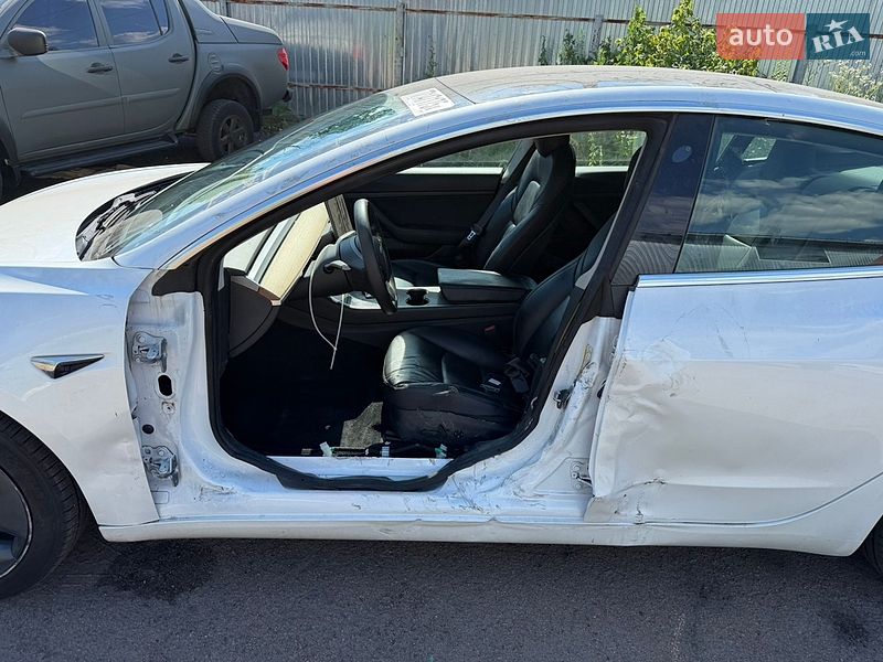 Седан Tesla Model 3 2020 в Житомире
