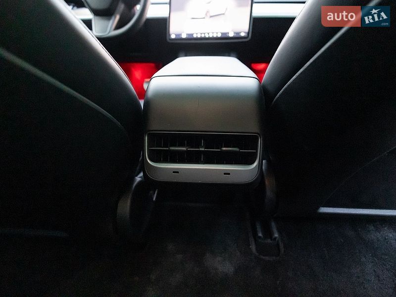 Седан Tesla Model 3 2023 в Львове фото 35 Седан Tesla Model 3 2023 в Львове