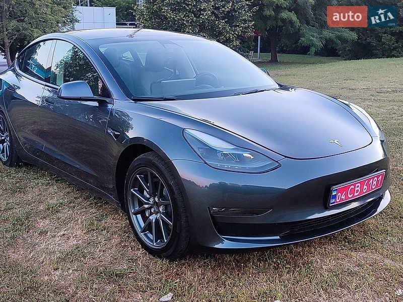 Седан Tesla Model 3 2023 в Полтаве