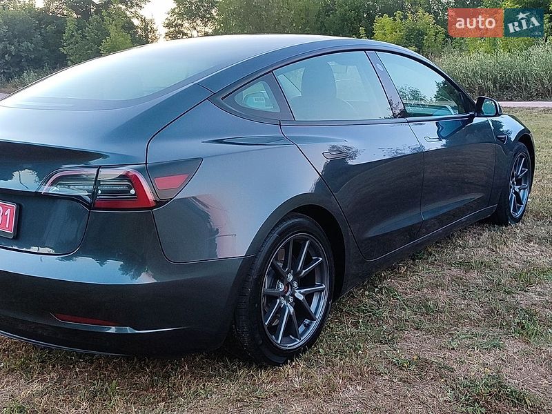 Седан Tesla Model 3 2023 в Полтаве