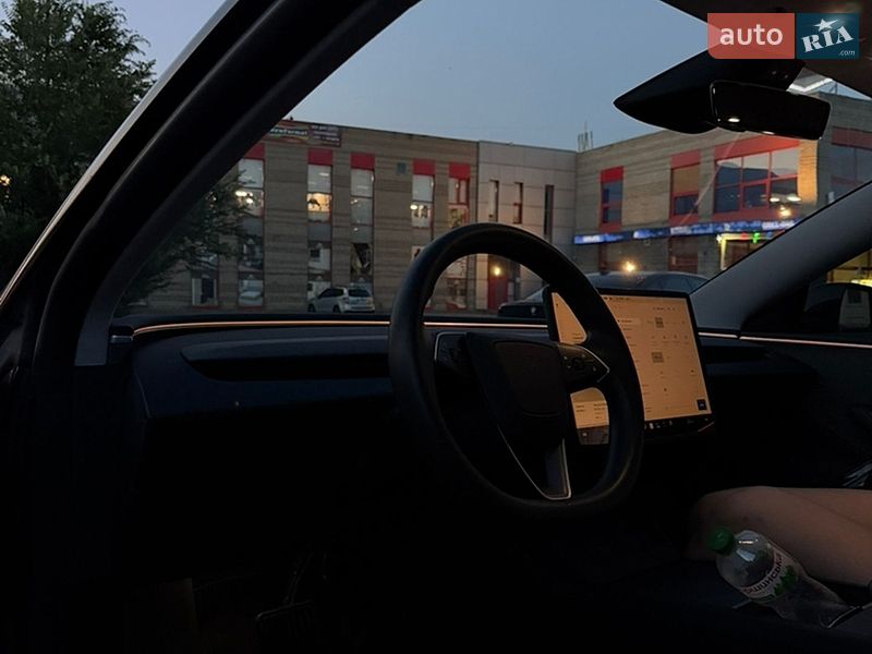 Седан Tesla Model 3 2024 в Дніпрі
