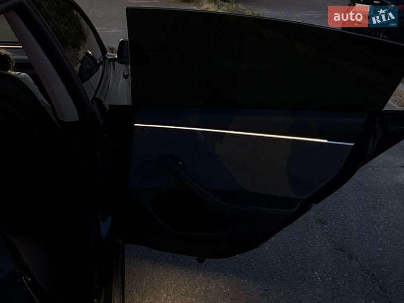 Седан Tesla Model 3 2024 в Дніпрі
