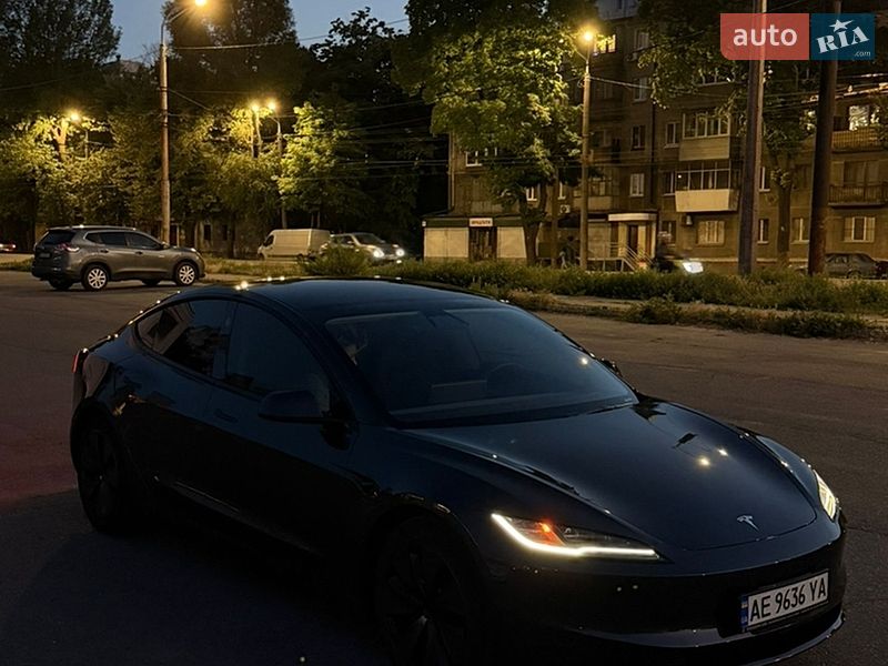 Седан Tesla Model 3 2024 в Дніпрі