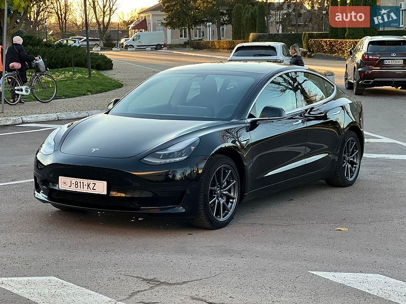 Седан Tesla Model 3 2020 в Радивилове Седан Tesla Model 3 2020 в Радивилове