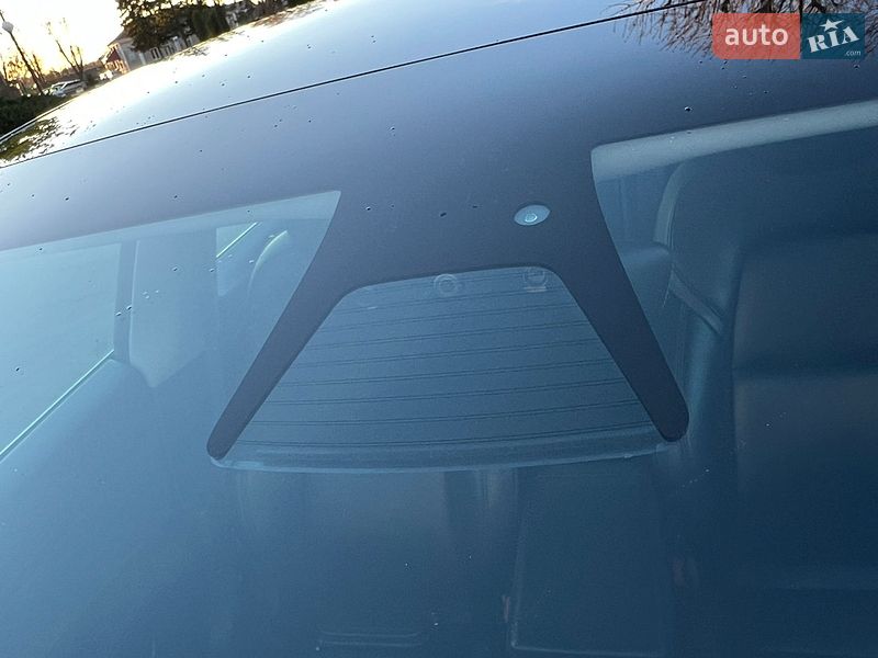 Седан Tesla Model 3 2020 в Радивилове