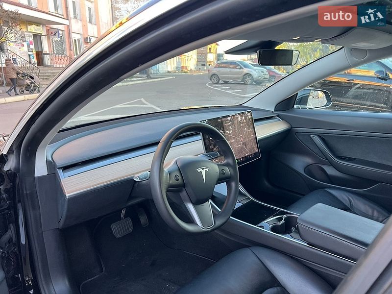 Седан Tesla Model 3 2020 в Радивилове