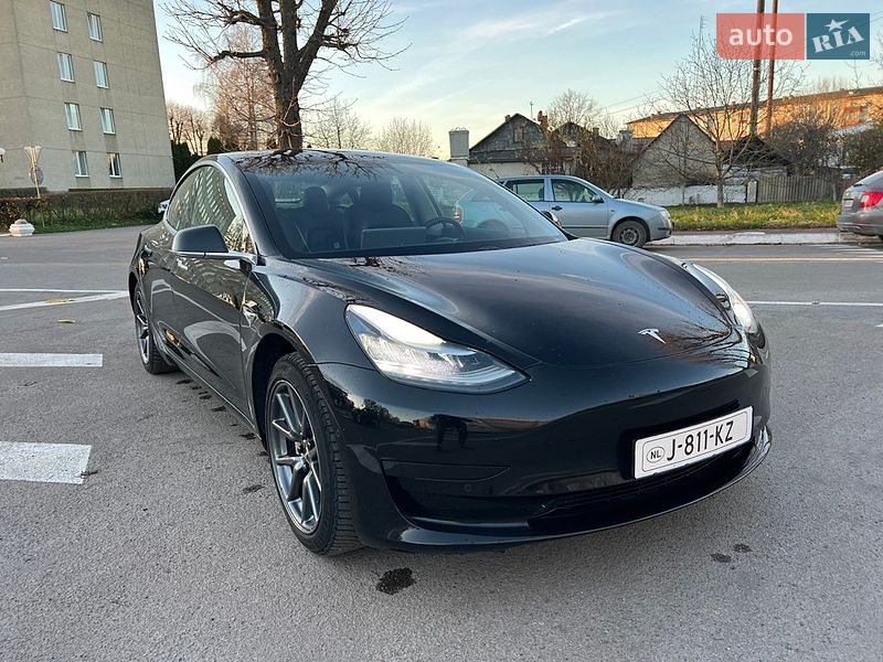 Седан Tesla Model 3 2020 в Радивилове