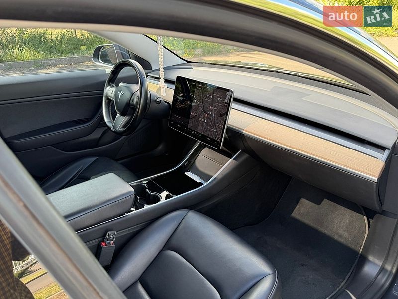 Седан Tesla Model 3 2018 в Кривому Розі
