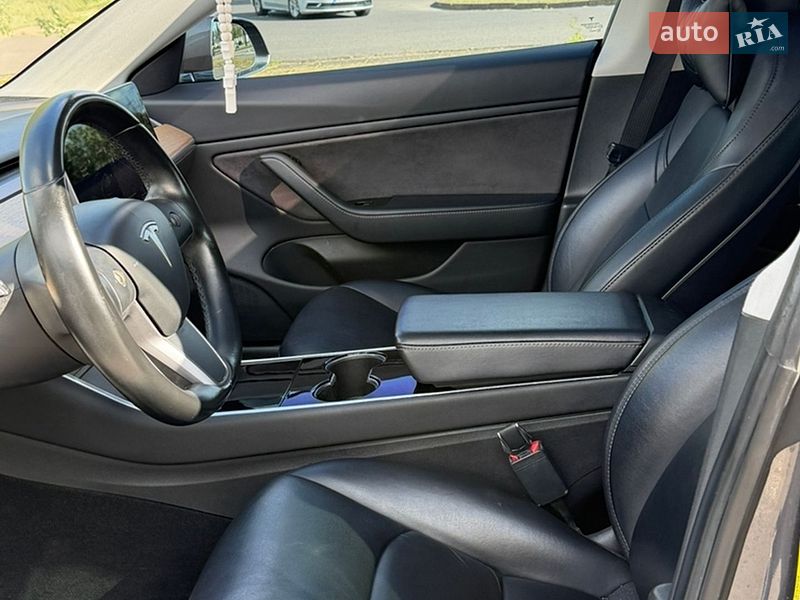 Седан Tesla Model 3 2018 в Кривому Розі