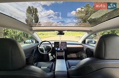 Седан Tesla Model 3 2018 в Кривому Розі