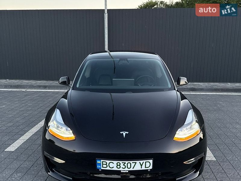 Седан Tesla Model 3 2021 в Самборі
