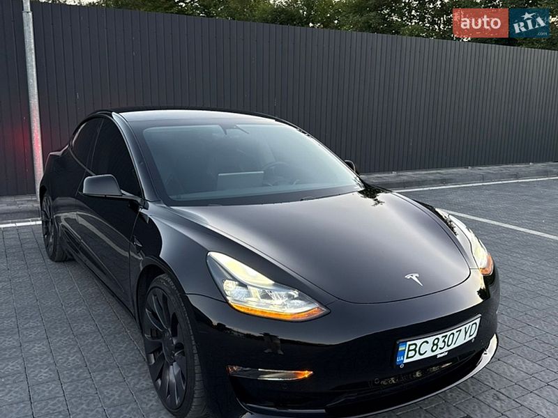 Седан Tesla Model 3 2021 в Самборі