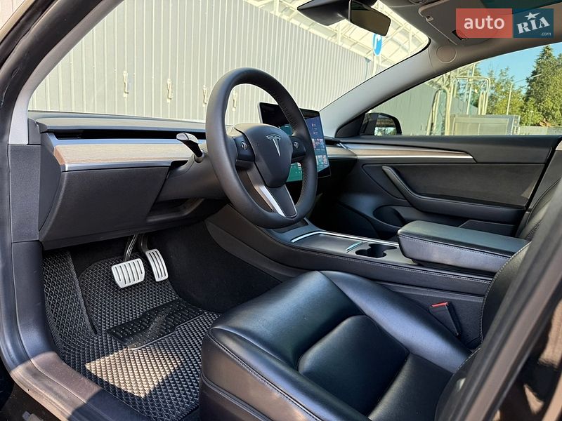Седан Tesla Model 3 2021 в Самборі