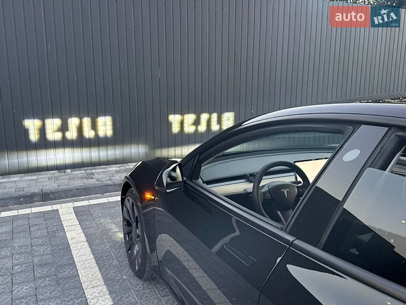 Седан Tesla Model 3 2021 в Самборі