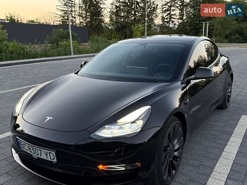 Седан Tesla Model 3 2021 в Самборі