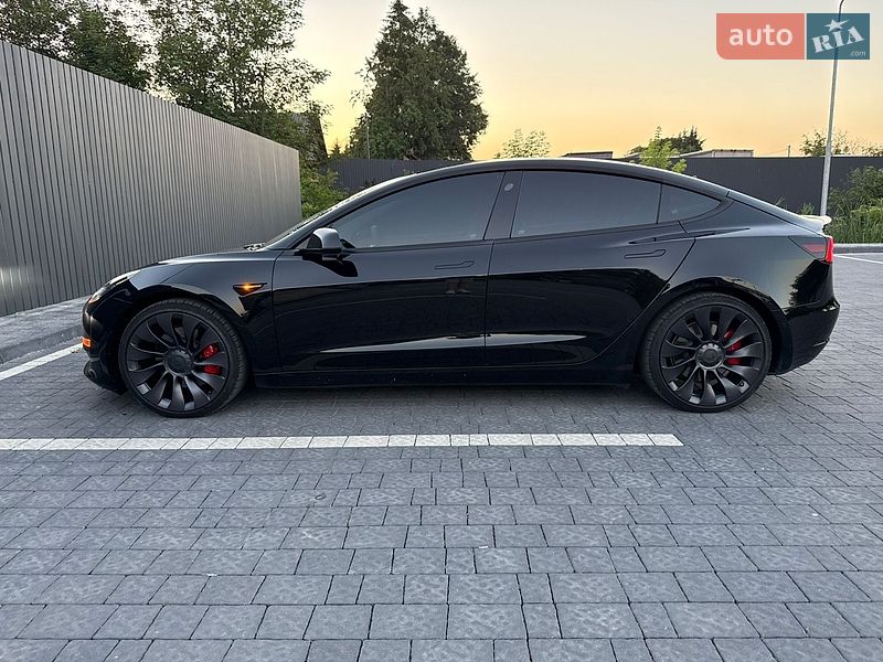Седан Tesla Model 3 2021 в Самборі