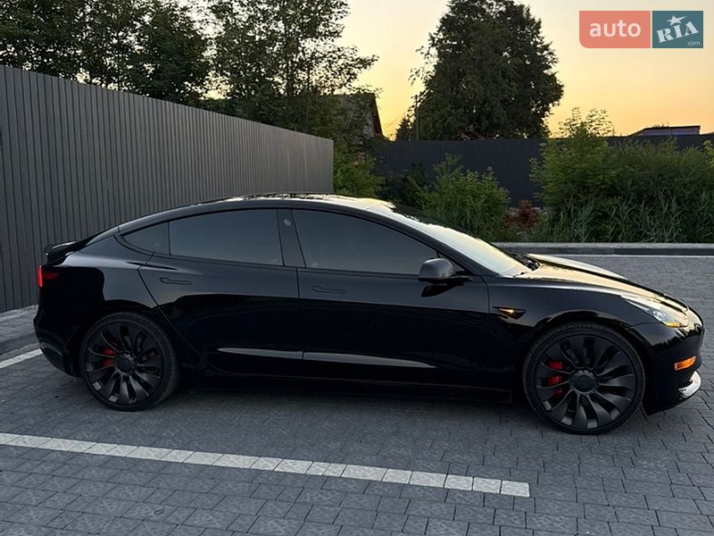 Седан Tesla Model 3 2021 в Самборі