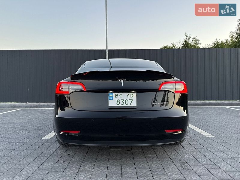 Седан Tesla Model 3 2021 в Самборі