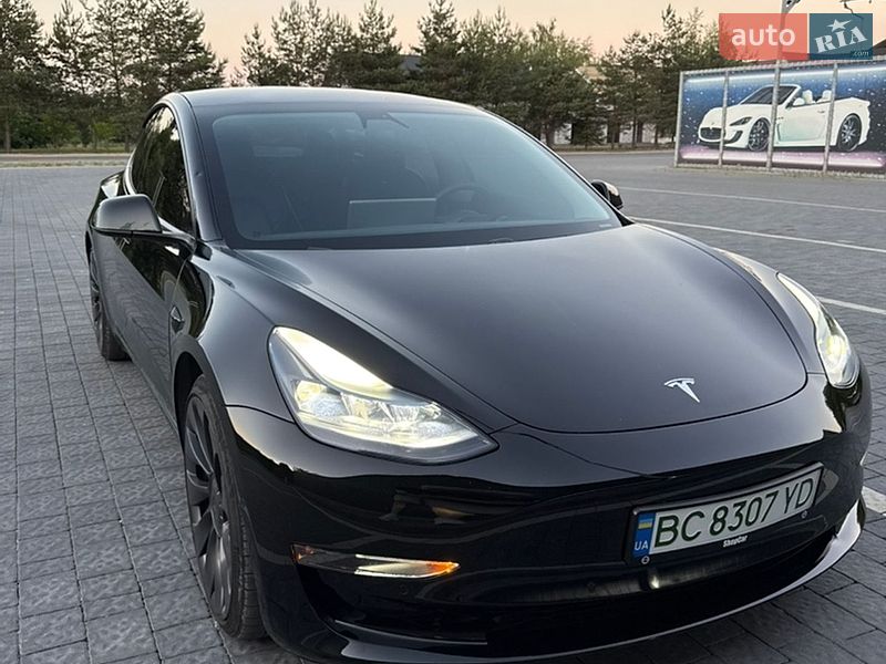Седан Tesla Model 3 2021 в Самборі