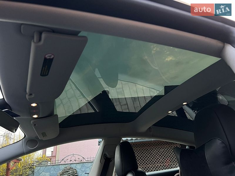 Седан Tesla Model 3 2023 в Івано-Франківську