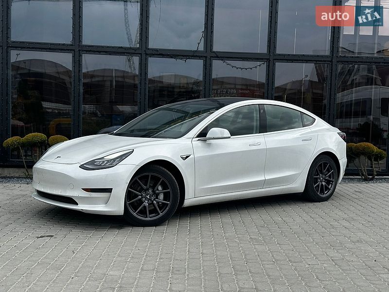 Седан Tesla Model 3 2019 в Львове
