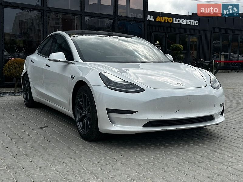 Седан Tesla Model 3 2019 в Львове
