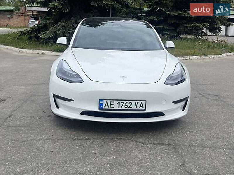 Седан Tesla Model 3 2021 в Ужгороде