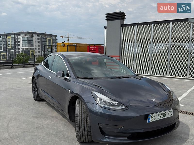 Седан Tesla Model 3 2019 в Львове