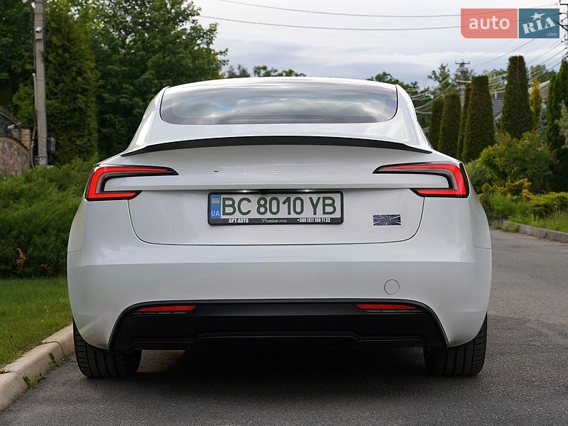 Седан Tesla Model 3 2024 в Києві