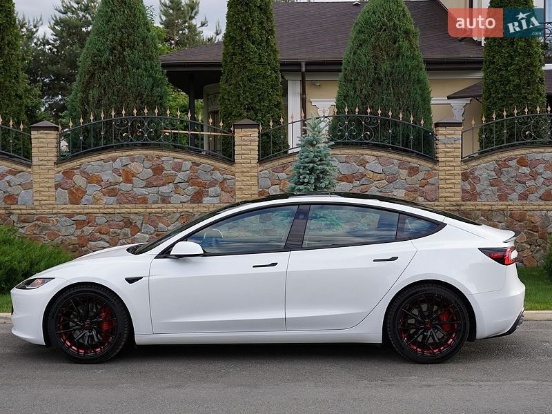 Седан Tesla Model 3 2024 в Києві