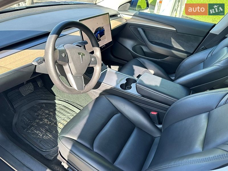 Седан Tesla Model 3 2022 в Києві