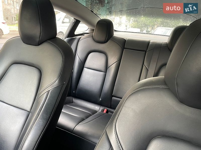 Седан Tesla Model 3 2018 в Києві