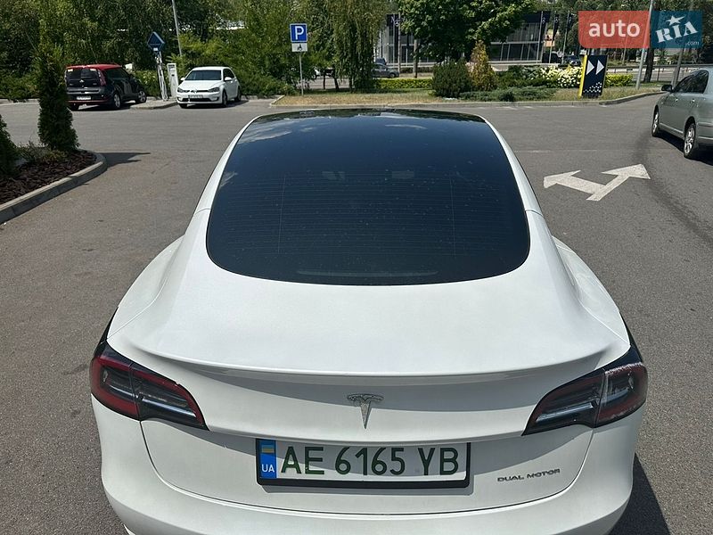 Седан Tesla Model 3 2022 в Днепре